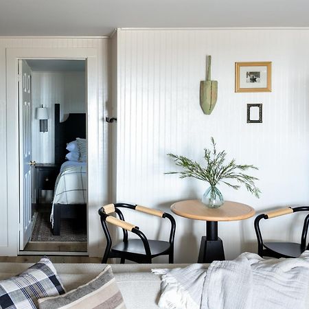 Bluebird Ocean Point Inn Buitenkant foto