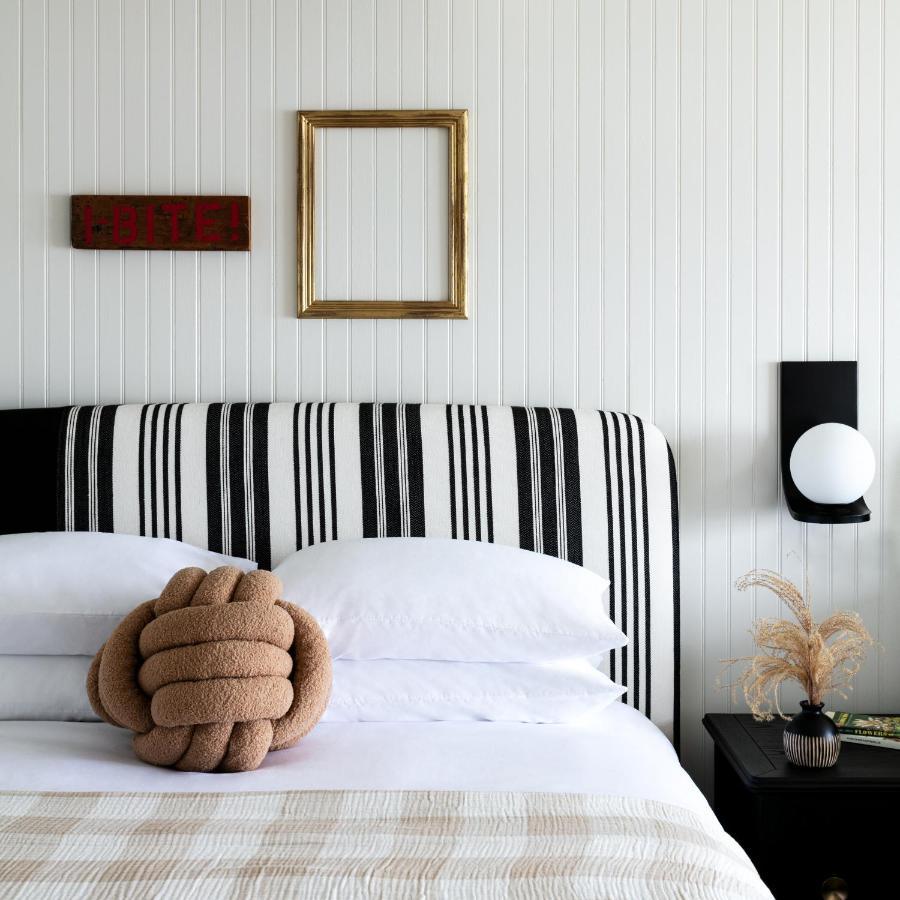 Bluebird Ocean Point Inn Buitenkant foto