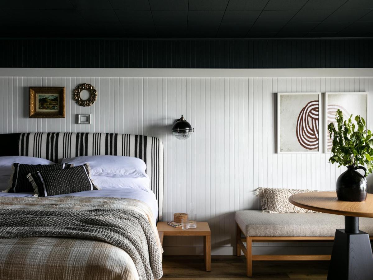 Bluebird Ocean Point Inn Buitenkant foto