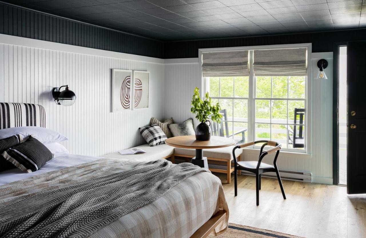 Bluebird Ocean Point Inn Buitenkant foto