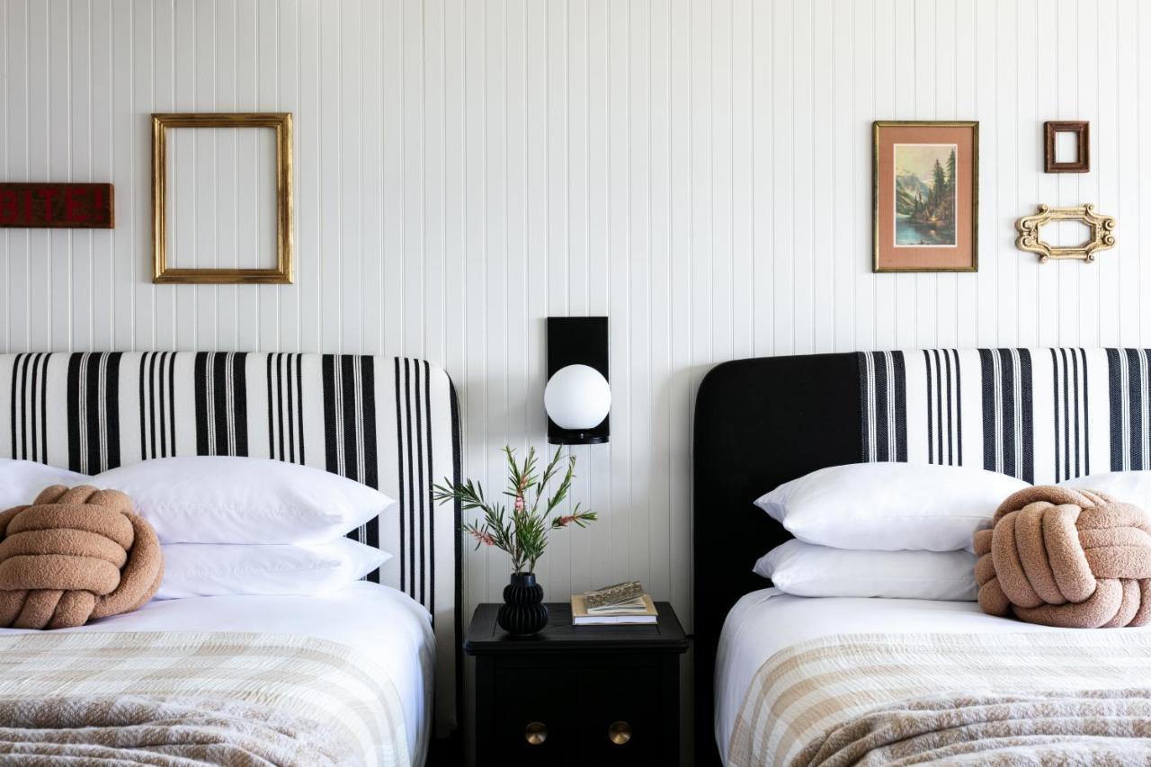 Bluebird Ocean Point Inn Buitenkant foto