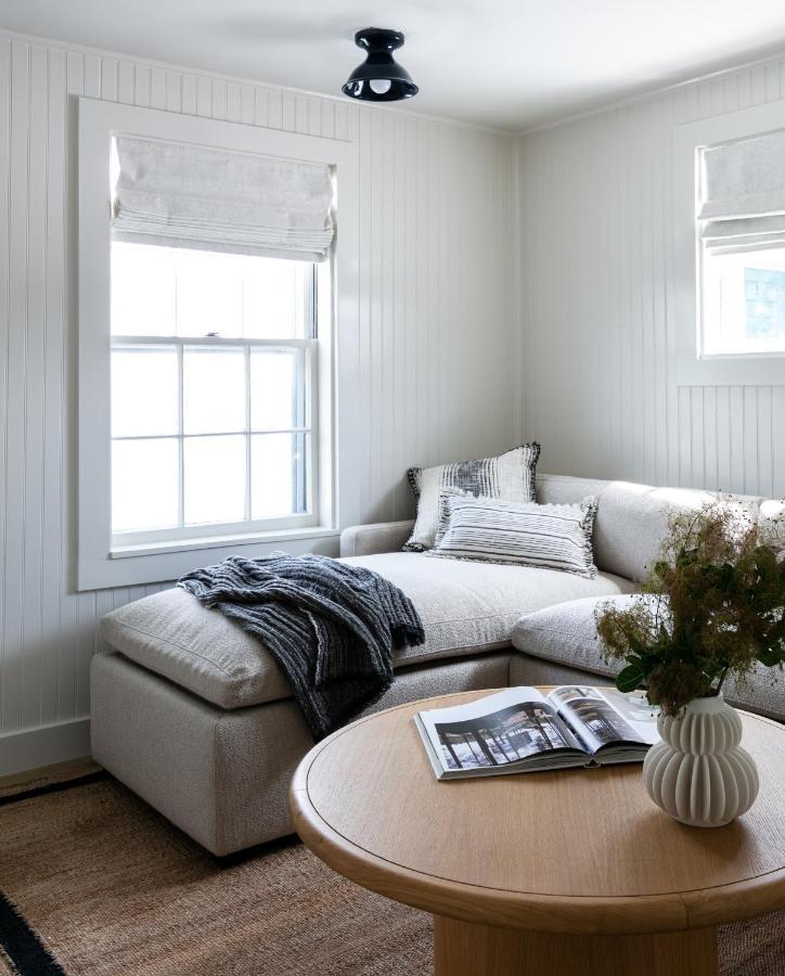Bluebird Ocean Point Inn Buitenkant foto