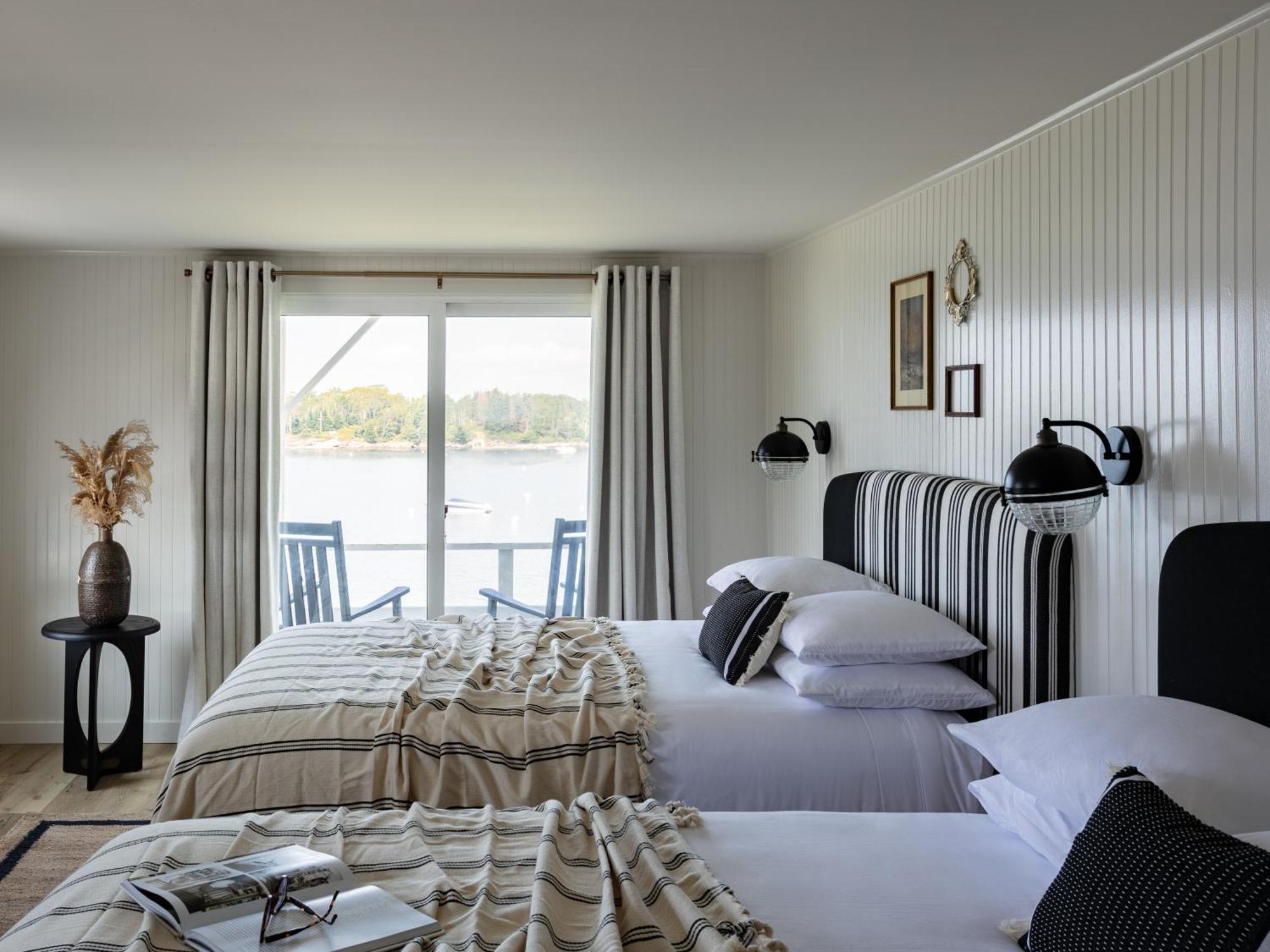Bluebird Ocean Point Inn Buitenkant foto