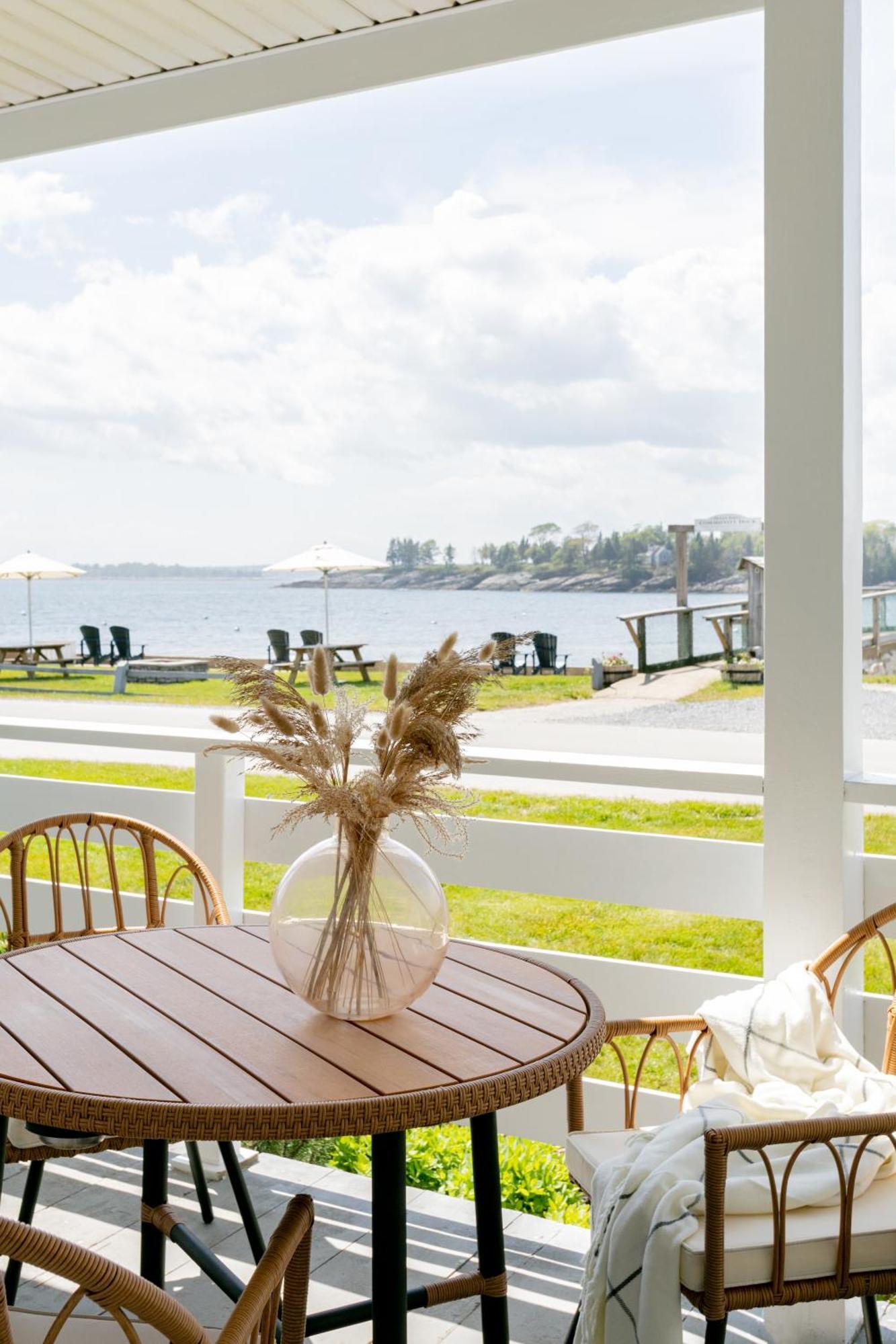 Bluebird Ocean Point Inn Buitenkant foto